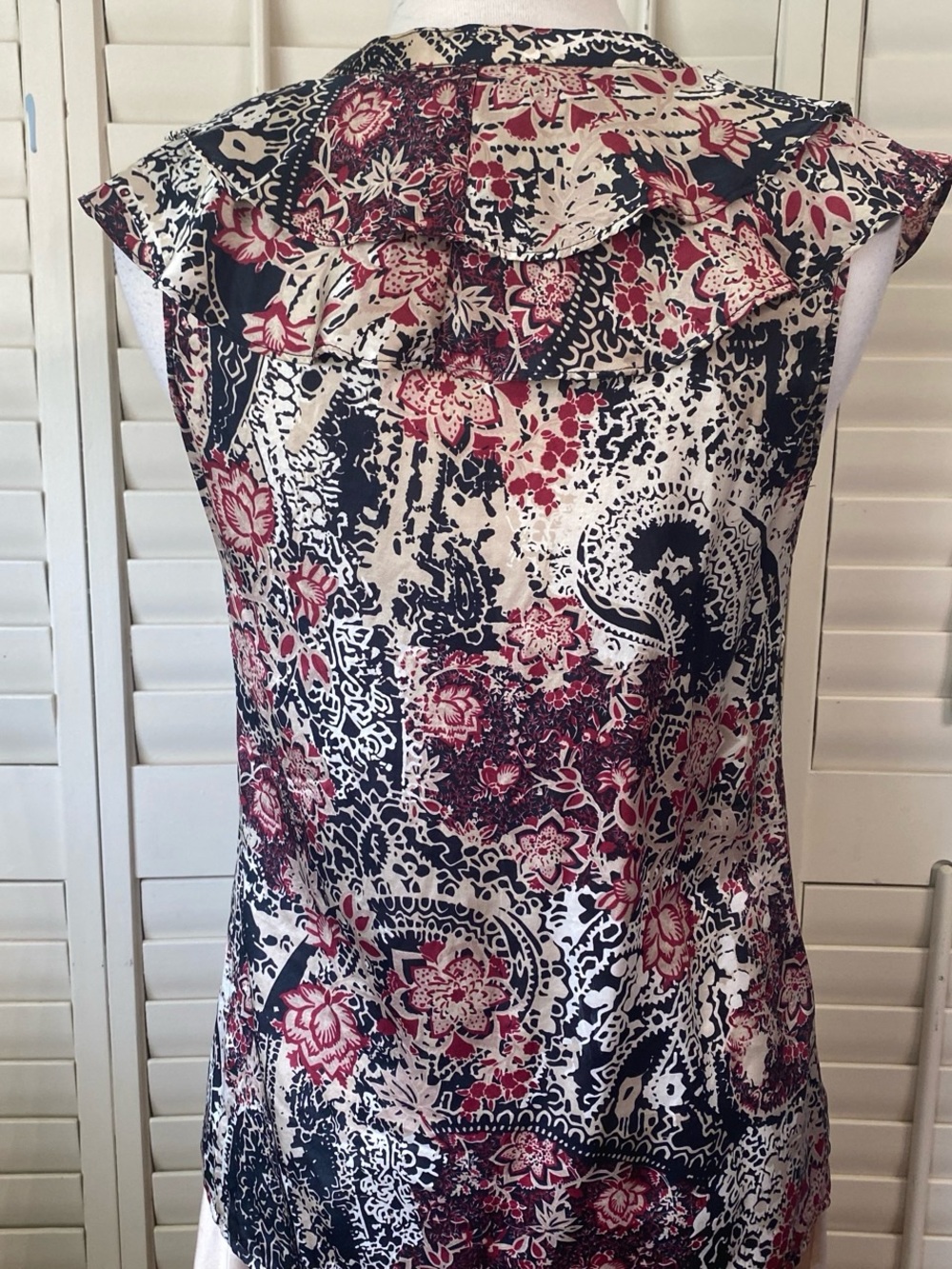Banana Republic Silk Ruffle Blouse in Burgundy Paisley - Picture 5 of 5